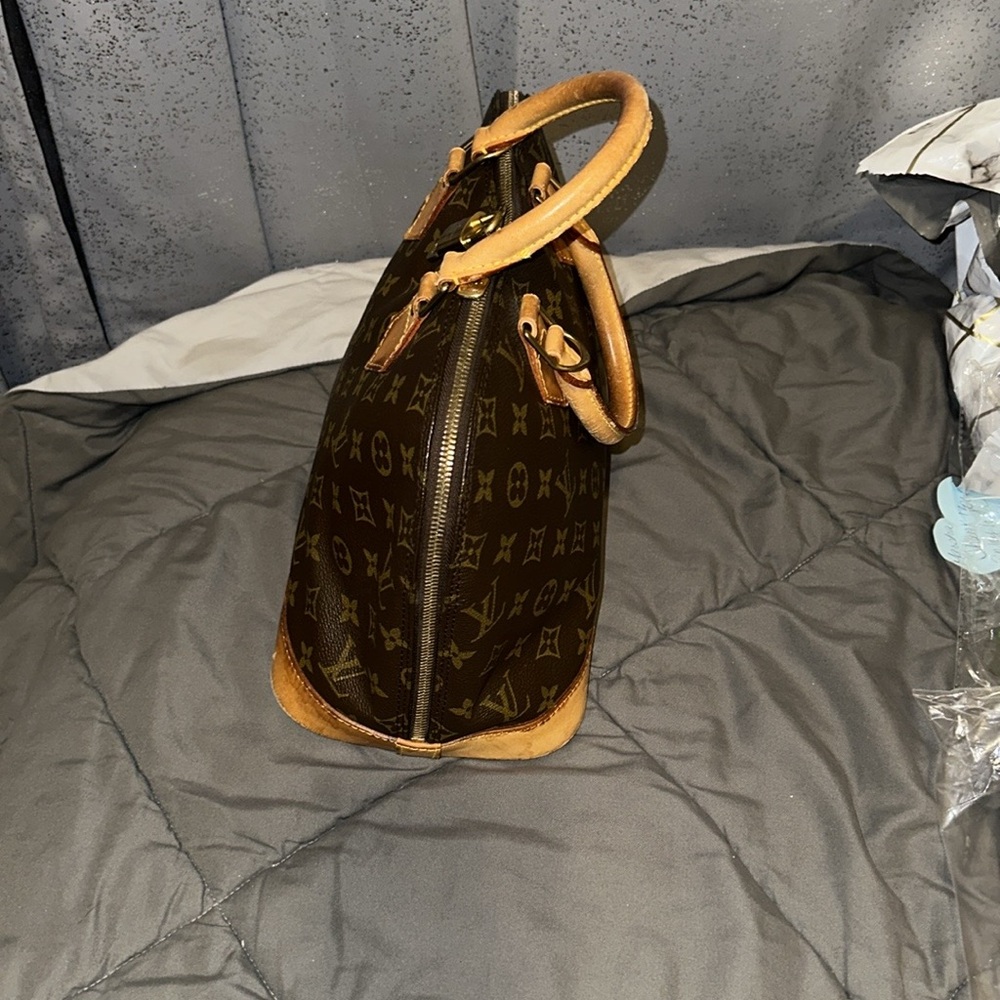 Louis Vuitton Brown Monogram Handbag (pre-owned). Strap is unbranded. - Picture 6 of 15